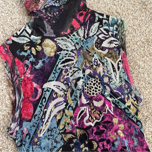 Fuzzi Sleevless Patchwork Turtleneck Mesh Blouse - Picture 3 of 5